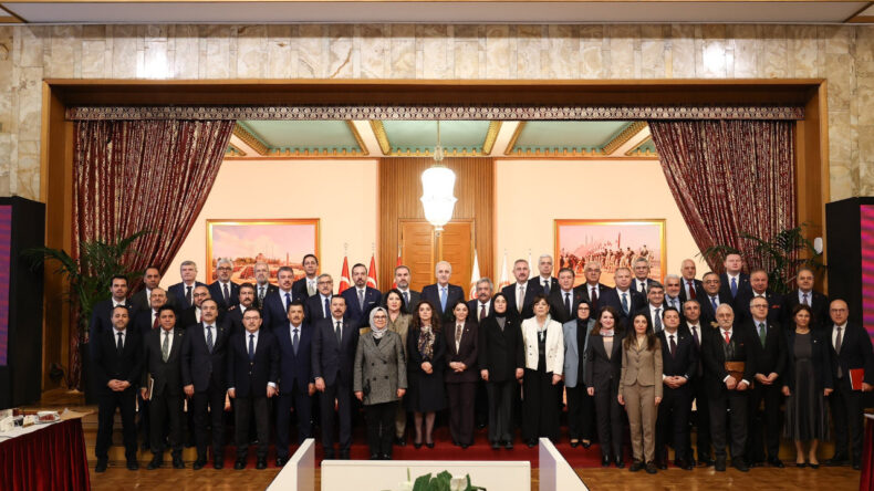 'Süreç' Raporu Komisyona Sunuldu: Üç Milletvekili 'Evet' Demedi