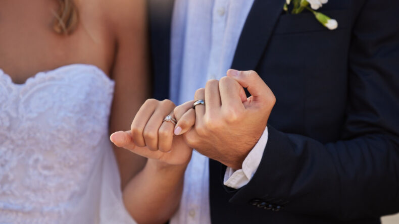 10 Yaşındaki &Ccedil;ocuk, Bayram Har&ccedil;lığını İkinci D&uuml;ğ&uuml;n&uuml;ne Harcayan Babasına Dava A&ccedil;tı