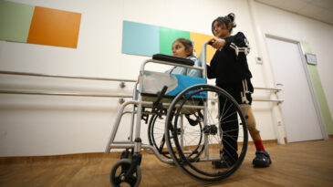 117 Saat Enkazda Kaldı, &Ouml;ğretmenlik Hayaline Protez Bacakla İlerliyor