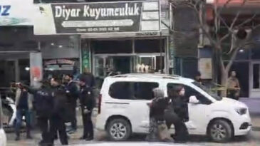 17 Yaşındaki &Uuml;&ccedil; Gen&ccedil; Silahlı ve Maskeli Soygun Ger&ccedil;ekleştirdi!