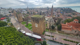 2 Bin Yıllık Bur&ccedil;lara Tramvay Tehdidi: Titreşimler Yıkabilir