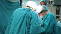 2 Yaşındaki &Ccedil;ocuğa 'Donmuş' Kalp Nakledildi