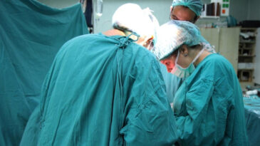 2 Yaşındaki &Ccedil;ocuğa 'Donmuş' Kalp Nakledildi