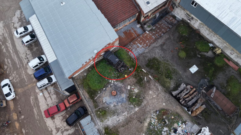 20 Yıldır &Ccedil;atıdaki Otomobil, &Ccedil;atı Akınca Ortaya &Ccedil;ıktı