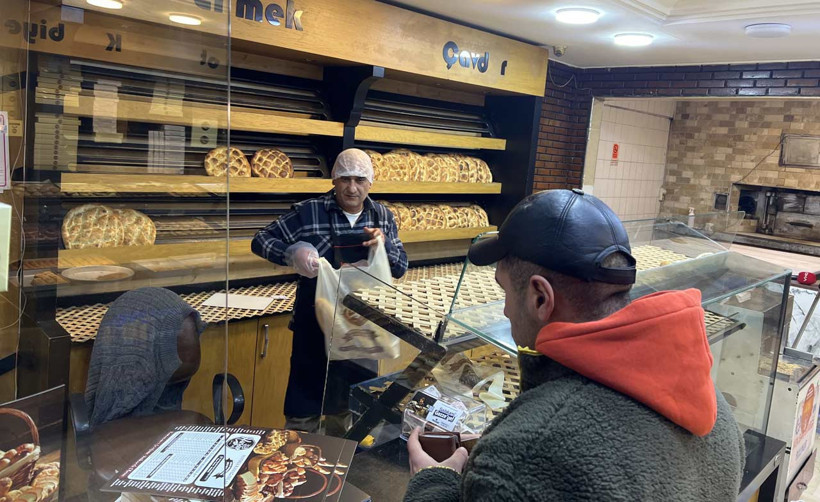 Sahur için pide alımı