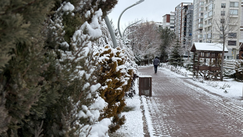 Aksu Parkı'ndaki Kar Manzarası