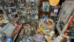 47 Yıllık Tutku, Servete D&ouml;n&uuml;şt&uuml;: D&uuml;kk&acirc;nda Adım Atacak Yer Yok