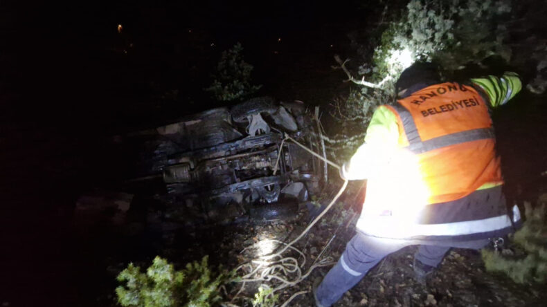 50 Metreden U&ccedil;an Otomobil: &Ouml;l&uuml; ve Yaralılar Bulundu