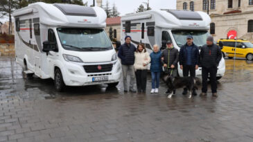 50 Yıl Sonra Memleket Hasreti: T&uuml;rkiye'yi Karış Karış Keşfediyorlar