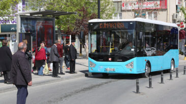 65 Yaş Kartıyla Şehrin Şampiyonu: 1 Yılda 3 Bin 365 Kez Otob&uuml;se Bindi