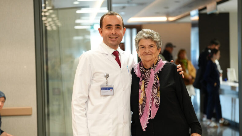 75 Yaşındaki Kadın Yeniden Görmeye Başladı