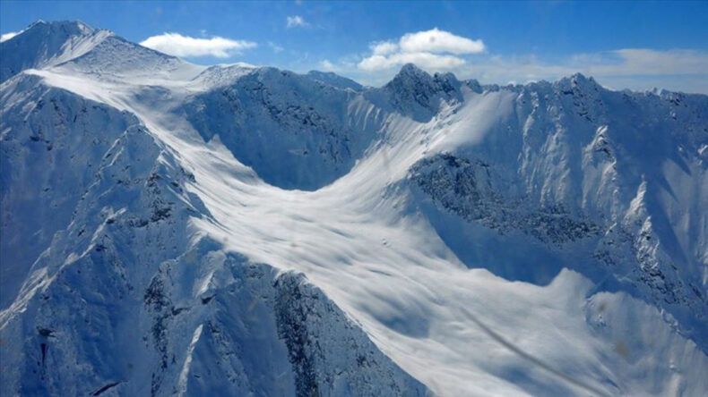 ABD'de &Ccedil;ığ Faciası: &Ccedil;ok Sayıda Kayak&ccedil;ı Kayıp