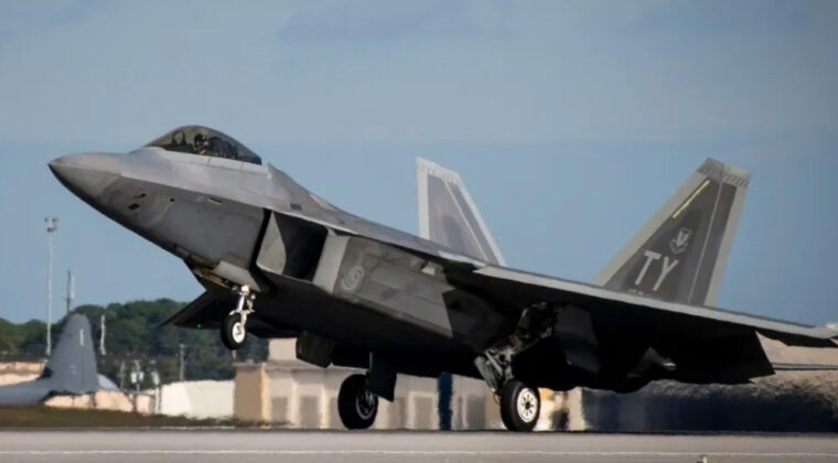 ABD'nin Ortadoğu'daki Gerilimi Tırmandıran Adımı: 12 F-22 U&ccedil;ağı İsrail'e G&ouml;nderildi