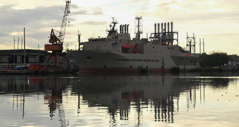 ABD’den Küba’ya petrol hamlesi