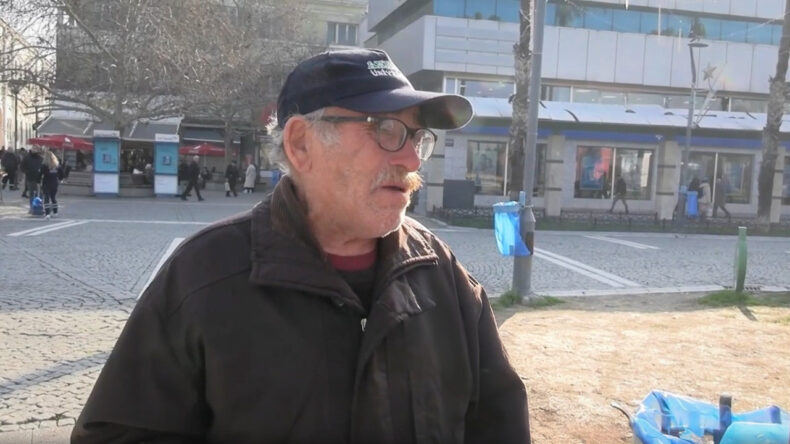 Ağlaya ağlaya isyan etti: 70 yaşındayım, çöp topluyorum