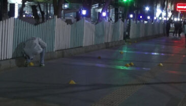 Ailesiyle Kavga Eden Gen&ccedil;, Mahallede Keleşle Ateş A&ccedil;tı: 2 Yaralı