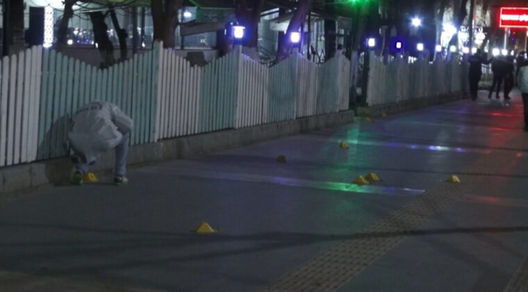 Ailesiyle Kavga Eden Gen&ccedil;, Mahallede Keleşle Ateş A&ccedil;tı: 2 Yaralı