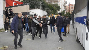 AKP'nin Se&ccedil;im &Ccedil;alışmasına Saldırı Davasında 13 Sanık Tahliye Edildi