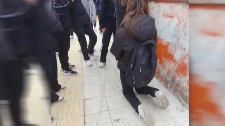 Akran Zorbalığı: 13 Yaşındaki Kıza Diz Çöktürüp Özür Dilettiler