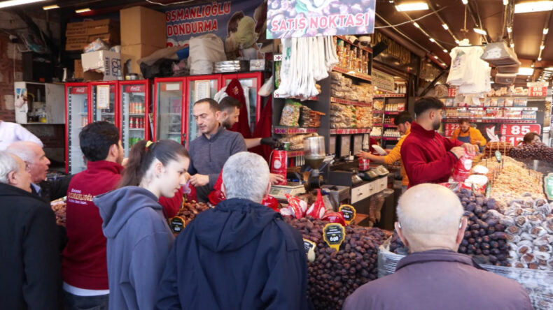 Alım Satımda Farklı Sesler: Günde 300 Kilo Olan Hurma, Şimdi 50'ye Düştü
