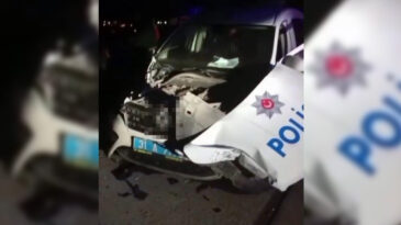 Alkoll&uuml; S&uuml;r&uuml;c&uuml; Polis Aracına &Ccedil;arptı: İki Polis Yaralı