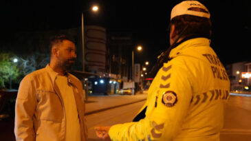 Alkoll&uuml; S&uuml;r&uuml;c&uuml;den Gazeteciye: &ldquo;Senin de Şarjın Bitmedi&rdquo;