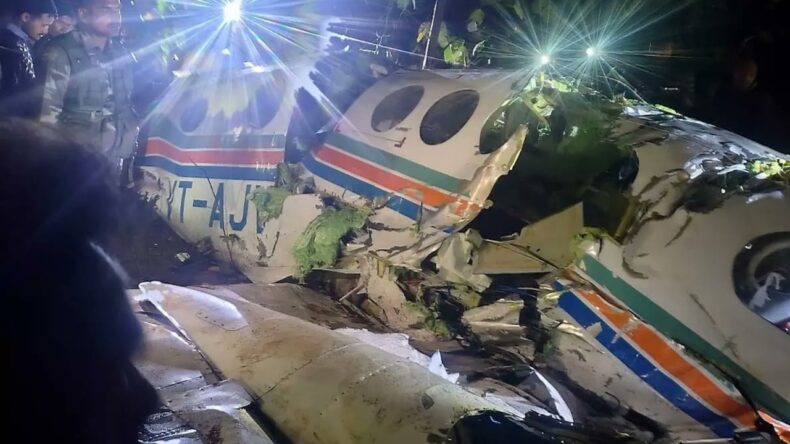 Ambulans Uçağı Düştü: 7 Kişi Hayatını Kaybetti