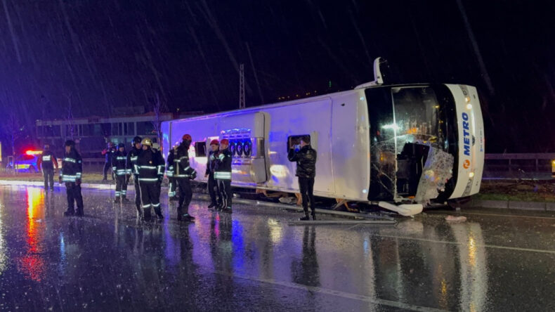 Ankara'dan Gürcistan'a Giden Yolcu Otobüsü Devrildi: 6 Yaralı