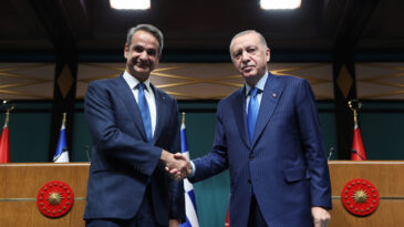 Ankara'dan Mi&ccedil;otakis'e 12 mil yanıtı