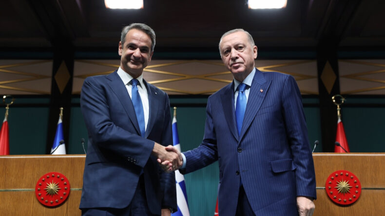 Ankara'dan Mi&ccedil;otakis'e 12 mil yanıtı