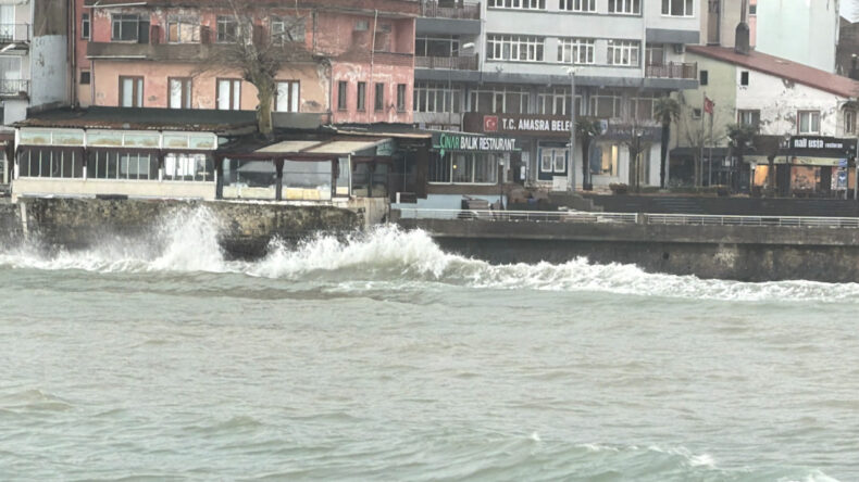 Anonsla Uyardılar: Dalga Boyu 2 Metreyi Aştı