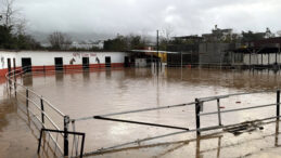 Antalya'da 5, Mersin'de 3 il&ccedil;ede okullar tatil edildi