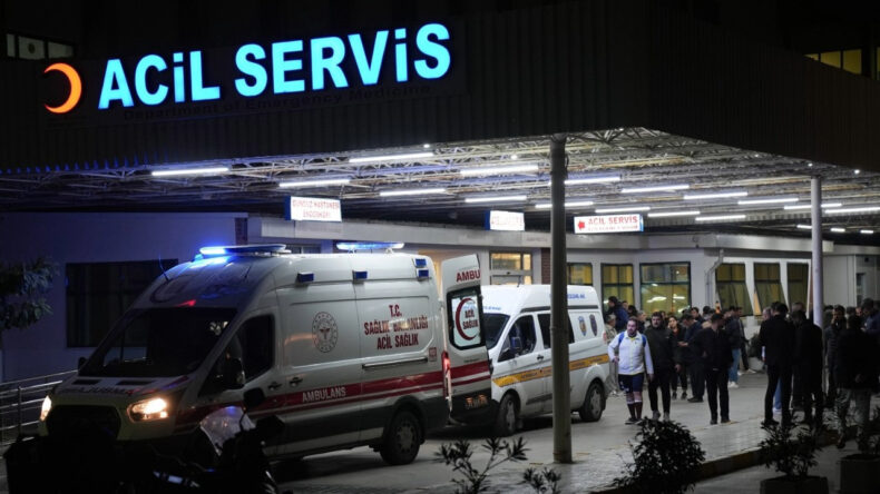 Apartmanda Dehşet Verici Yangın! 3’ü Çocuk 8 Kişi Dumandan Etkilendi