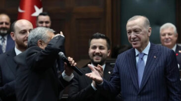Asker Selamı ile AKP'ye Ge&ccedil;iş: Emekli Maaşını Eleştirenlere Tepki