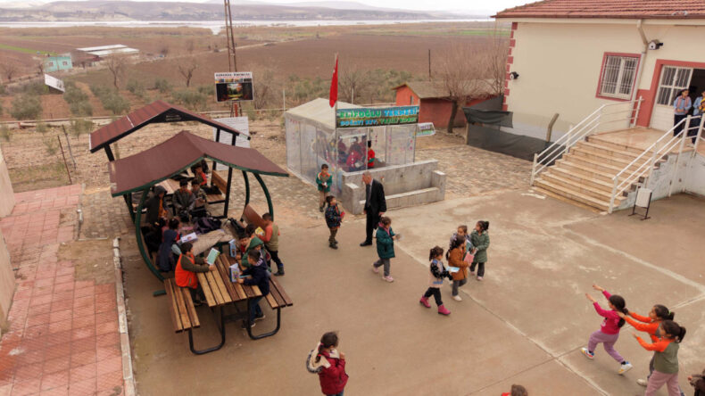 Atıl Tekne Okul Bahçesine Kütüphane Olarak Kazandırıldı