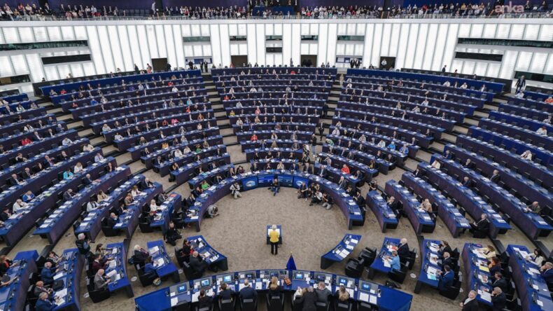 Avrupa, kritik oylamayı askıya aldı