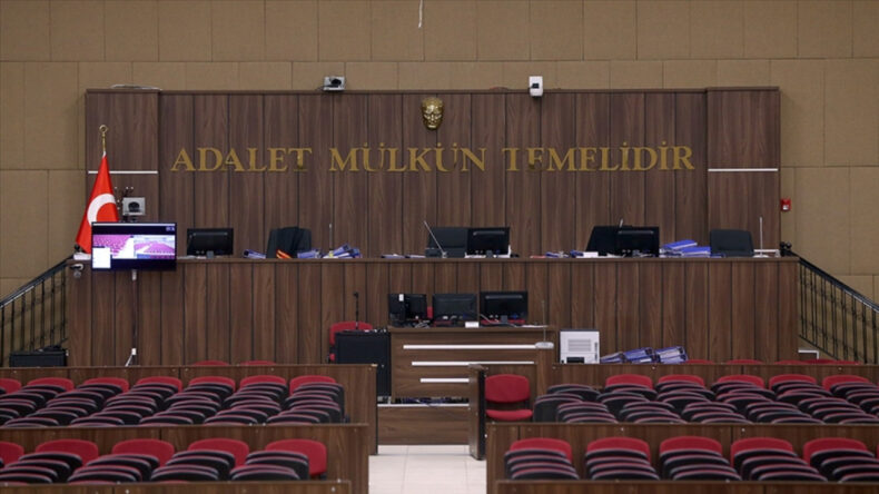 Avukat Adliyede Hakime Saldırı Girişiminde Bulundu, Gözaltına Alındı