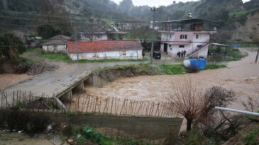 Aydın ve Muğla'da Derelerin Taşması Sonucu Evlerin Tahliyesi Ger&ccedil;ekleşti