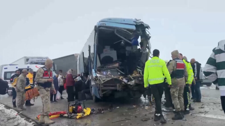 Aynı Yolda İkinci Zincirleme Kaza: &Ouml;l&uuml; ve Yaralılar Var