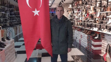 Babasını Bı&ccedil;aklayarak &Ouml;ld&uuml;rd&uuml;