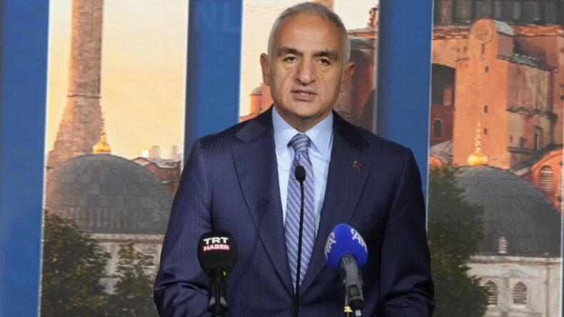 Bakan Ersoy: Vakıflar g&uuml;nde 100 bin kişiye iftar ikram ediyor