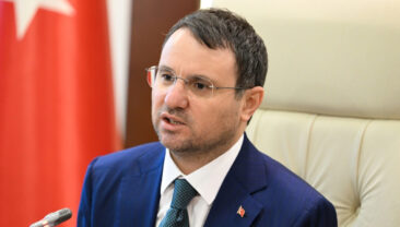 Bakan G&uuml;rlek Sosyal Medya D&uuml;zenlemesini A&ccedil;ıkladı: 'Yazı Yayınlayacaksa Kimliği Doğru Olacak'