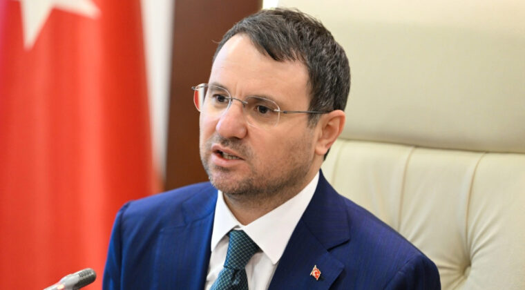 Bakan G&uuml;rlek Sosyal Medya D&uuml;zenlemesini A&ccedil;ıkladı: 'Yazı Yayınlayacaksa Kimliği Doğru Olacak'