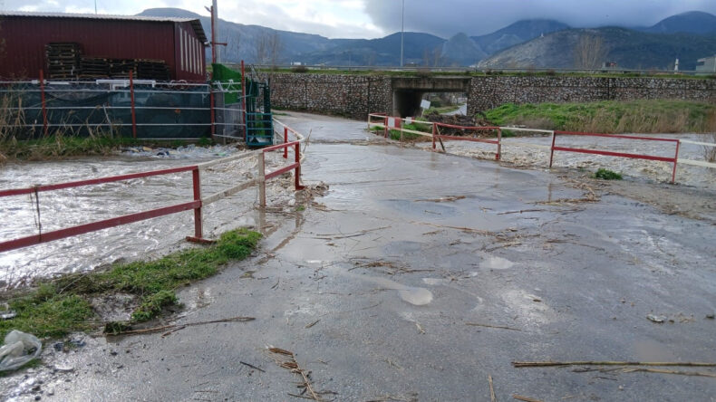 Bakır&ccedil;ay Taştı, Sokaklar Su Altında Kaldı