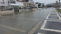 Balıkesir'i Lodos Vurdu, Sahil Sular Altında Kaldı