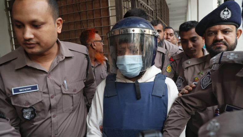 Bangladeş'in Eski Başbakanı ve Yeğenine Hapis Cezası