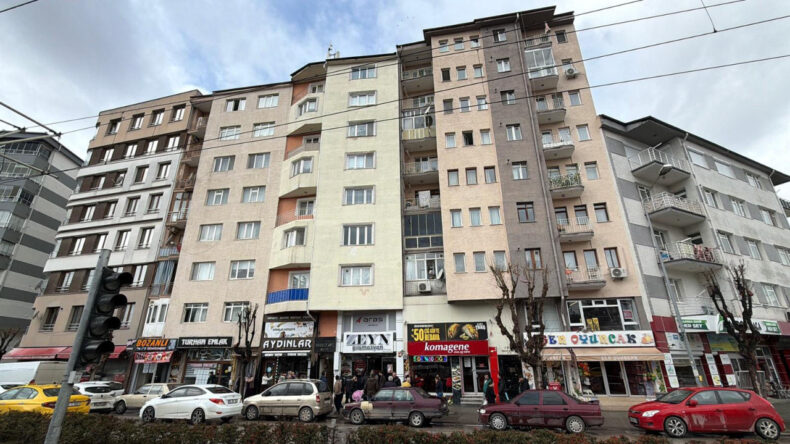 Baz İstasyonunu Tamir Ederken 7. Kattan D&uuml;şen İş&ccedil;i Hayatını Kaybetti