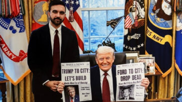 Beyaz Saray'da ilgin&ccedil; anlar: Mamdani, Trump'ı gazete manşeti hediyesiyle mest etti
