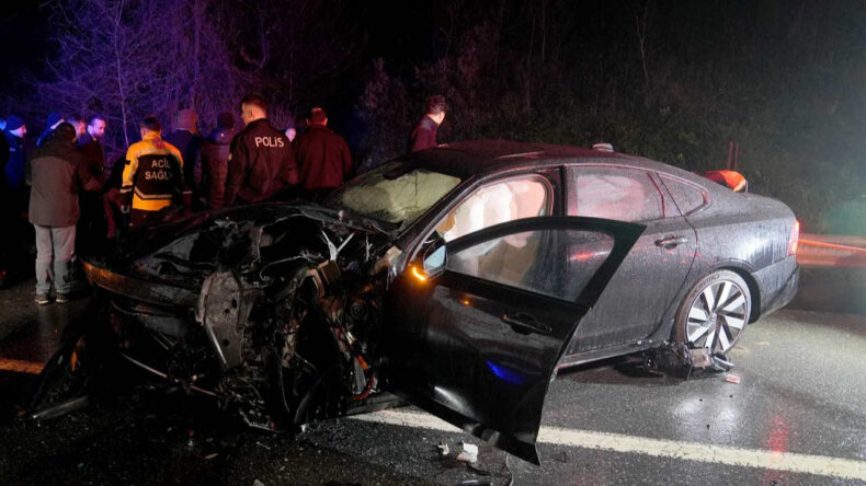 Beykoz&rsquo;da Kafa Kafaya &Ccedil;arpışma: 1 &Ouml;l&uuml;, 5 Yaralı
