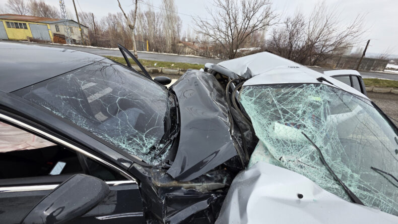 Bing&ouml;l'de Korkun&ccedil; Trafik Kazası: Hayat Kaybı ve Yaralılar Bulunuyor
